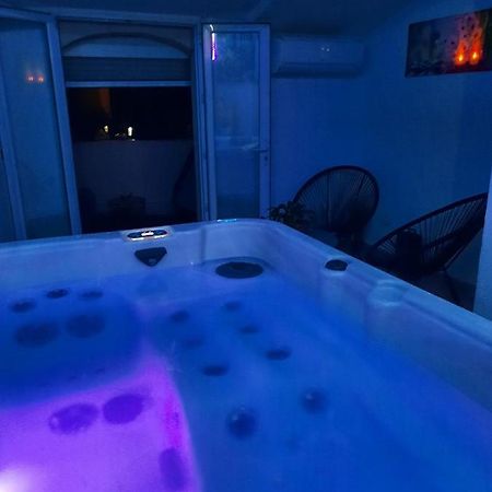 Maison Avec Jacuzzi Saint-Mitre-les-Remparts Bagian luar foto