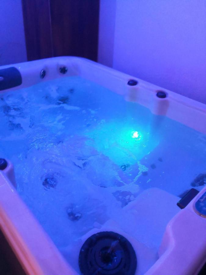 Maison Avec Jacuzzi Saint-Mitre-les-Remparts Bagian luar foto